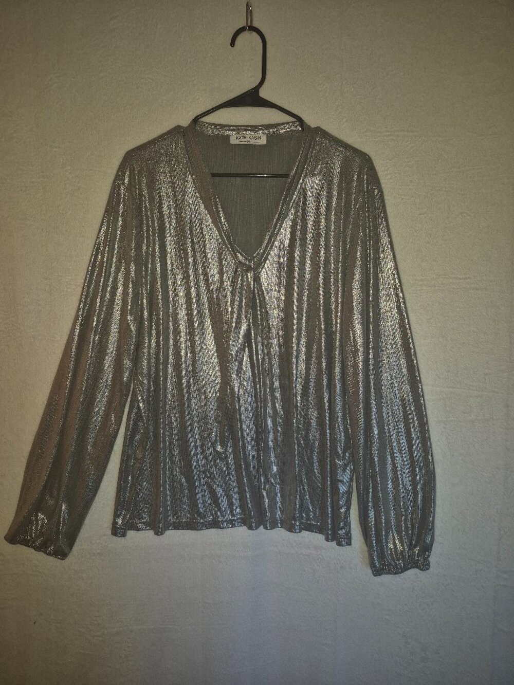Kate Kasin 2XL Silver Metallic Blouse Tie Neck Plisse Sparkle Wetlook Party Top